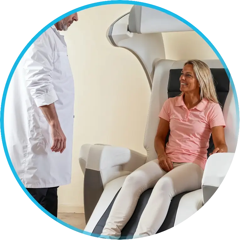 Illustration d'une patiente utilisant le fauteuil PelviCenter.